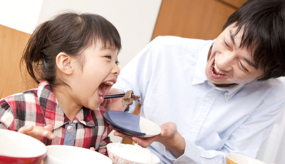 虫歯はお母さんやお父さんから感染します